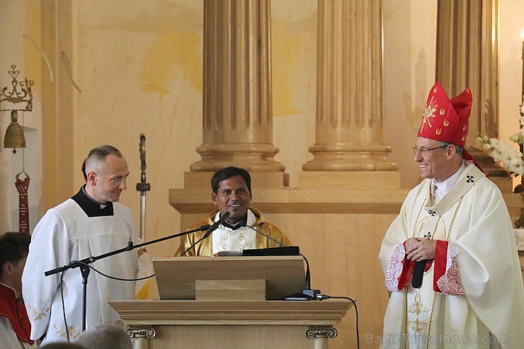 Ikšķiles Svētā Meinarda Romas katoļu draudzes dievnams organizē svinīgu Iestiprināšanas sakramenta ceremoniju 262508