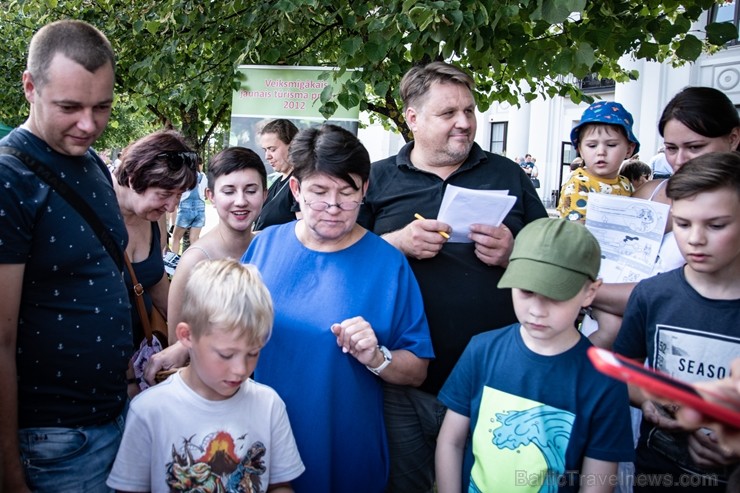 Preiļu pilsētas svētkos tika rīkotas īpašās sacensībās - Latgales gliemežu skriešanas 2. čempionāts 262621