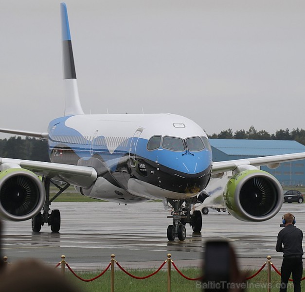 «airBaltic» godina ar 3 īpašām lidmašīnām Baltijas ceļa 30. gadadienu 262774