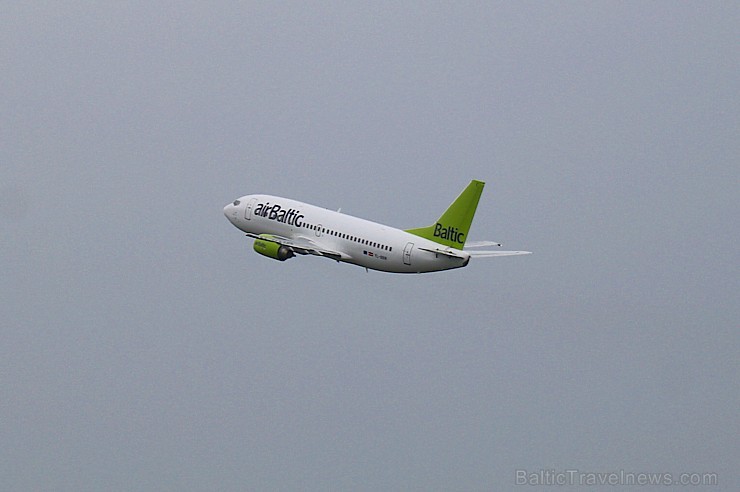 «airBaltic» godina ar 3 īpašām lidmašīnām Baltijas ceļa 30. gadadienu 262838