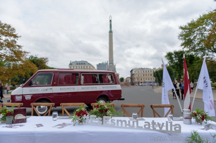 Ar svinīgu sarīkojumu pie Brīvības pieminekļa un izstādi 