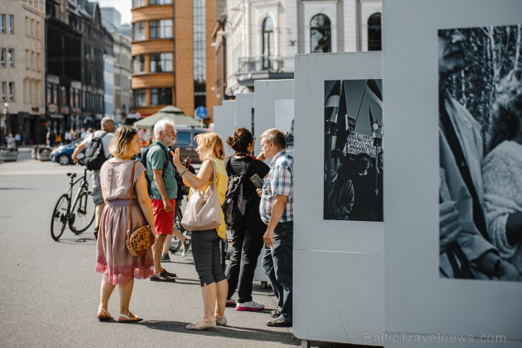 Ar svinīgu sarīkojumu pie Brīvības pieminekļa un izstādi 