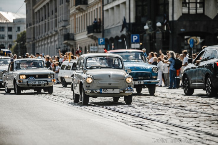 Ar svinīgu sarīkojumu pie Brīvības pieminekļa un izstādi 