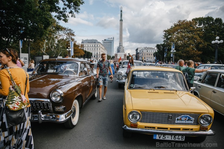 Ar svinīgu sarīkojumu pie Brīvības pieminekļa un izstādi 