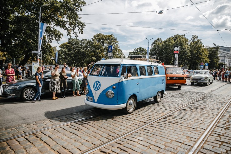 Ar svinīgu sarīkojumu pie Brīvības pieminekļa un izstādi 