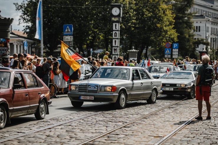 Ar svinīgu sarīkojumu pie Brīvības pieminekļa un izstādi 