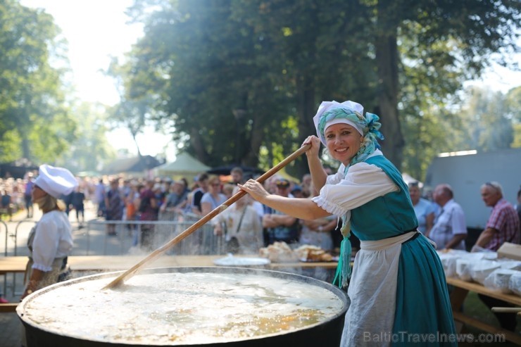 Nēģu svētki ir vērienīgākie svētki Carnikavas novadā, kuri ik gadu tiek svinēti augustā, atzīmējot nēģu zvejas sezonas atklāšanu 263329