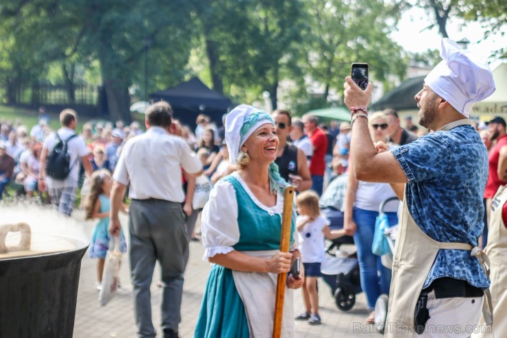 Nēģu svētki ir vērienīgākie svētki Carnikavas novadā, kuri ik gadu tiek svinēti augustā, atzīmējot nēģu zvejas sezonas atklāšanu 263340