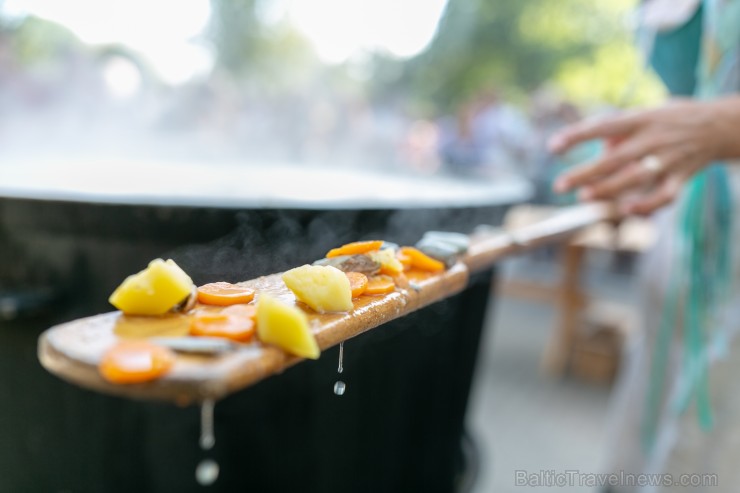 Nēģu svētki ir vērienīgākie svētki Carnikavas novadā, kuri ik gadu tiek svinēti augustā, atzīmējot nēģu zvejas sezonas atklāšanu 263359