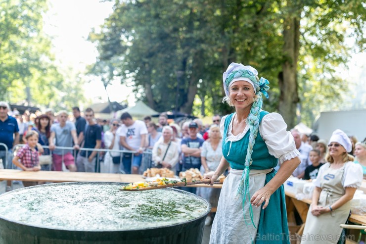 Nēģu svētki ir vērienīgākie svētki Carnikavas novadā, kuri ik gadu tiek svinēti augustā, atzīmējot nēģu zvejas sezonas atklāšanu 263360