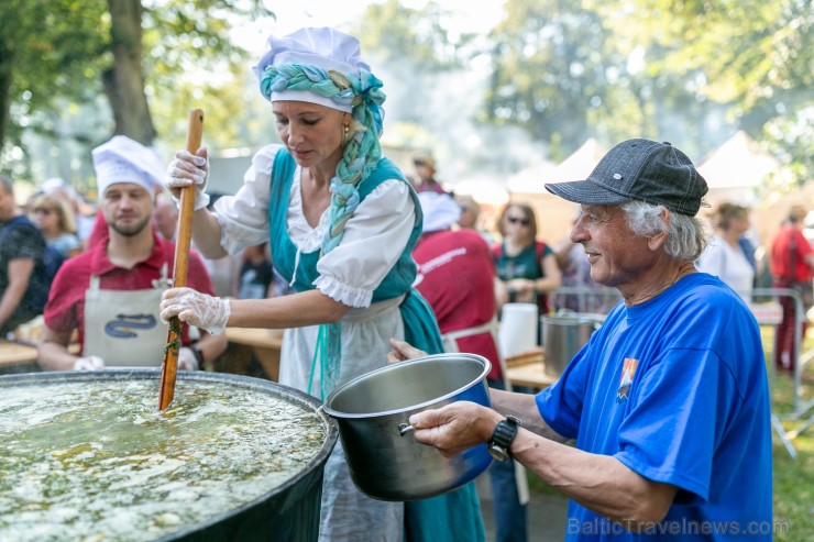 Nēģu svētki ir vērienīgākie svētki Carnikavas novadā, kuri ik gadu tiek svinēti augustā, atzīmējot nēģu zvejas sezonas atklāšanu 263361