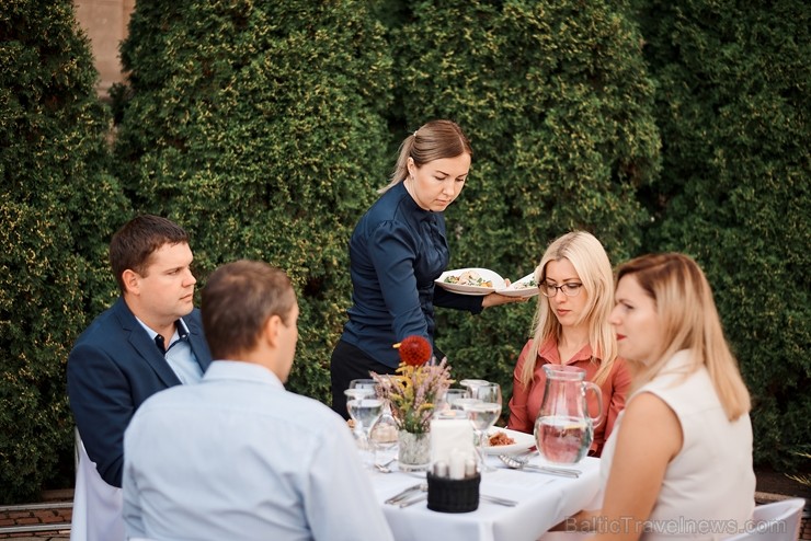 Viesnīcas Park Hotel Latgola restorāna PLAZA komanda 22.08.2019 rīkoja ekskluzīvas vakariņas neparastā vietā - Daugavpils Universitātes skvērā 263720