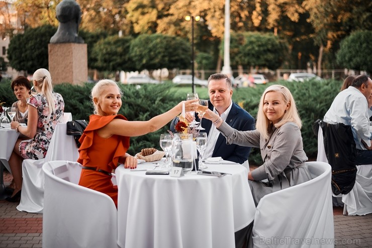 Viesnīcas Park Hotel Latgola restorāna PLAZA komanda 22.08.2019 rīkoja ekskluzīvas vakariņas neparastā vietā - Daugavpils Universitātes skvērā 263731