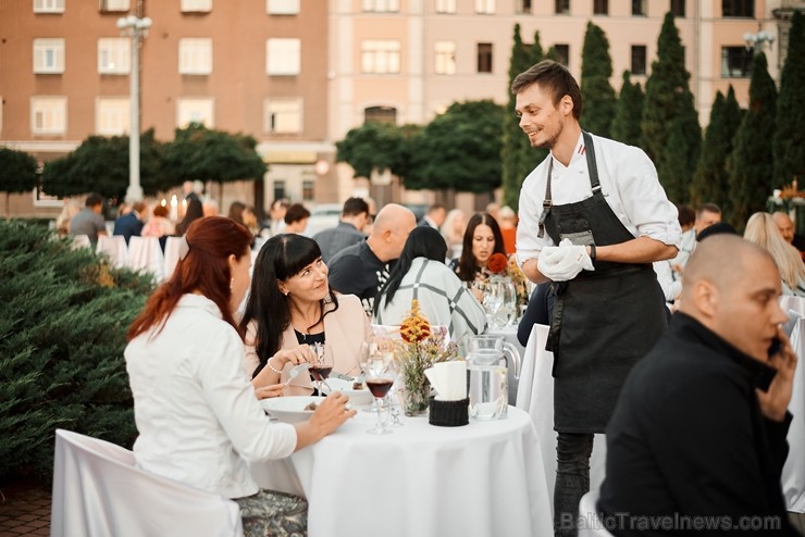 Viesnīcas Park Hotel Latgola restorāna PLAZA komanda 22.08.2019 rīkoja ekskluzīvas vakariņas neparastā vietā - Daugavpils Universitātes skvērā 263743