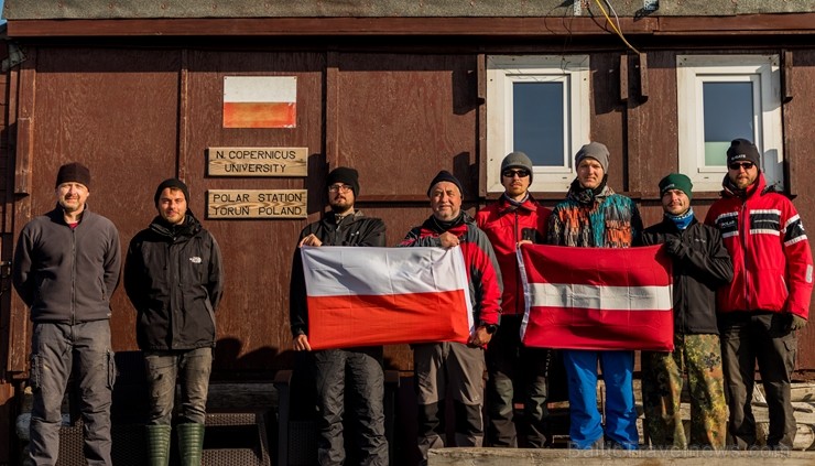 Latvijas Universitātes zinātnieki atgriezušies no ekspedīcijas Svalbāras arhipelāgā, kur tie pētīja ledājus un vides piesārņojumu vietā, kuru no Zieme 263927