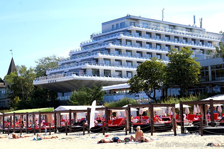 Jūrmala 1.septembri sagaida ar saulainu un labi apmeklētu pludmali. Attēlā - Baltic Beach Hotel 264013