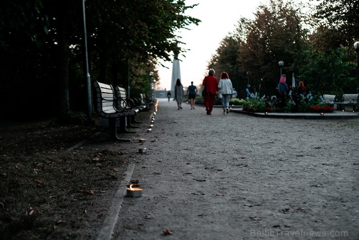 Senās uguns nakts ietvaros sveču un ugunskura gaismā Liepājas pludmalē noslēdzās jau devītais festivāls 