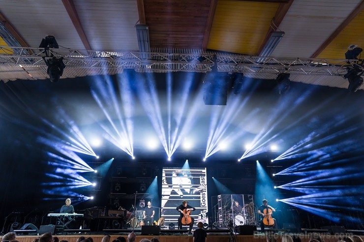 Dzintaru koncertzālē Jūrmalā izskan iespaidīgs vasaras sezonas noslēguma koncerts ar grupas 