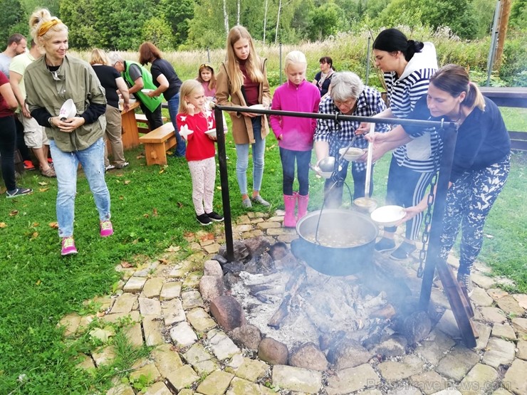 Sēņu dienas apmeklētāji varēja iepazīties ar ēdamām, indīgām un aizsargājamām sēnēm, veidot sēnes, salikt puzles un uzzināt par sēnēm piemērotām dzīvo 264486