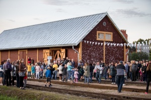 Alūksnē lustīgi svin Bānīša svētkus - vienīgā regulāri kursējošā šaursliežu dzelzceļa vilciena 116.dzimšanas dienu 13