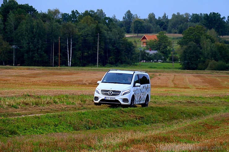 Travelnews.lv apceļo Latviju ar jauno biznesa klases mikroautobusu «Mercedes-Benz V-Klase» 265064