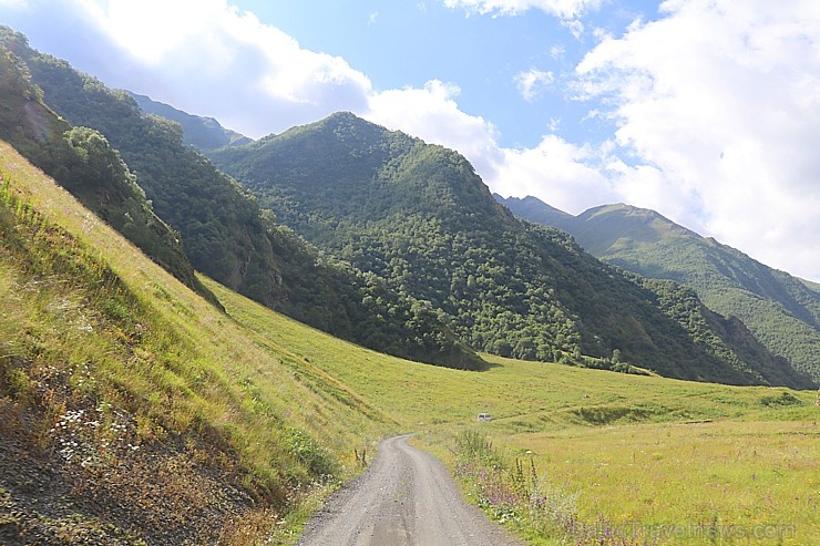 Travelnews.lv ar 4x4 mikroautobusu izbrauc Kaukāza kalnu serpentīnus. Atbalsta: Georgia.Travel 265307