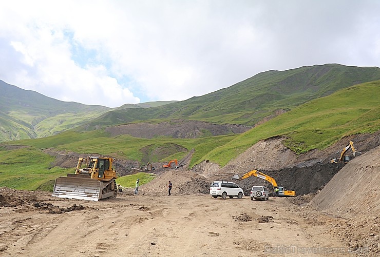 Travelnews.lv ar 4x4 mikroautobusu izbrauc Kaukāza kalnu serpentīnus. Atbalsta: Georgia.Travel 265329