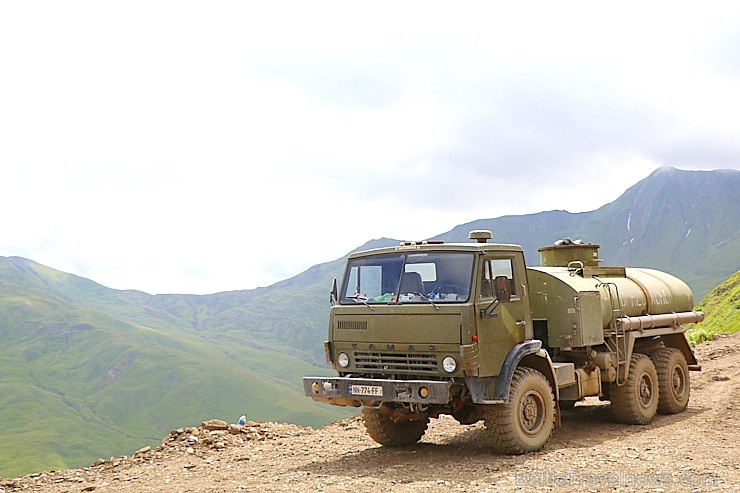 Travelnews.lv ar 4x4 mikroautobusu izbrauc Kaukāza kalnu serpentīnus. Atbalsta: Georgia.Travel 265343