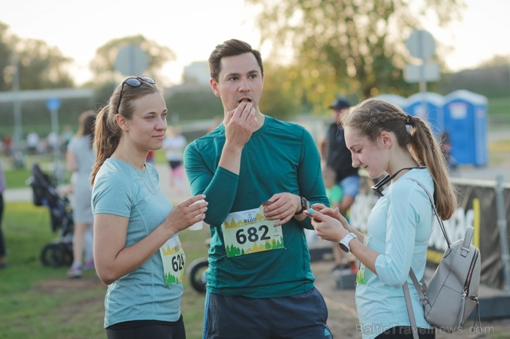 Pozitīvā, sportiskā un jautrā gaisotnē, pulcējot vairāk kā pus tūkstoti dalībnieku, noslēdzās skriešanas seriāla 