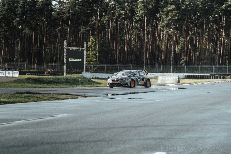Travelnews.lv ar «Renault Mūsa Motors Rīga» atbalstu iepazīst Pasaules rallijkrosa čempionāta aizkulises Latvijā. Foto: Toms Svilāns 265717