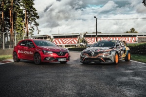 Travelnews.lv ar «Renault Mūsa Motors Rīga» atbalstu iepazīst Pasaules rallijkrosa čempionāta aizkulises Latvijā. Foto: Toms Svilāns 5