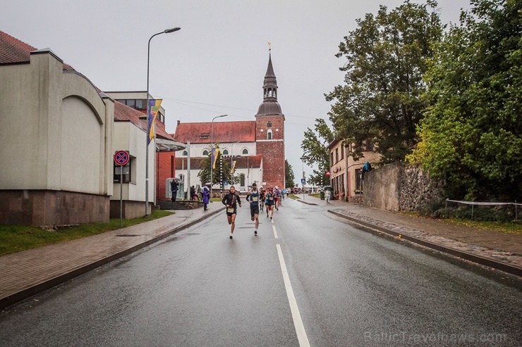 Valmieras ielas skriešanas svētkos piepildīja lielāki un mazāki sportisti, līdzjutēji un tūristi 265932