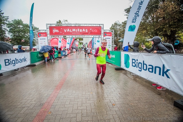 Valmieras ielas skriešanas svētkos piepildīja lielāki un mazāki sportisti, līdzjutēji un tūristi 265959