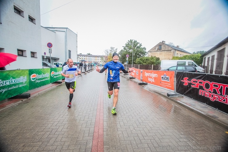 Valmieras ielas skriešanas svētkos piepildīja lielāki un mazāki sportisti, līdzjutēji un tūristi 265970