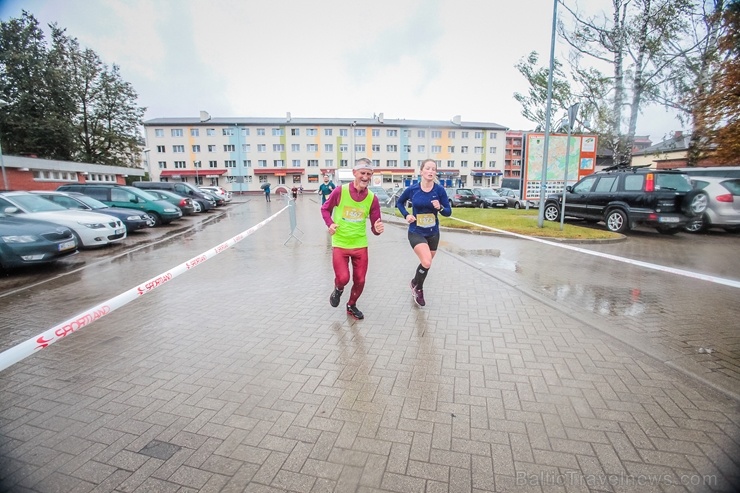 Valmieras ielas skriešanas svētkos piepildīja lielāki un mazāki sportisti, līdzjutēji un tūristi 265971