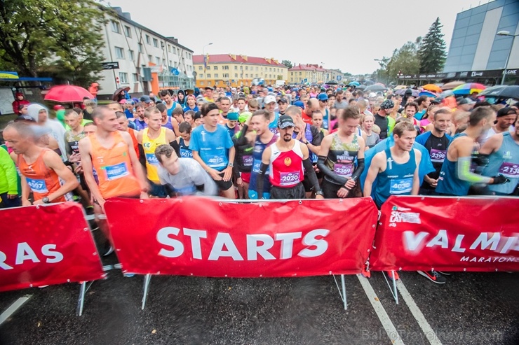 Valmieras ielas skriešanas svētkos piepildīja lielāki un mazāki sportisti, līdzjutēji un tūristi 265979