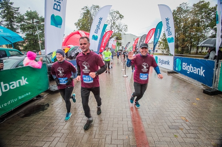 Valmieras ielas skriešanas svētkos piepildīja lielāki un mazāki sportisti, līdzjutēji un tūristi 265983