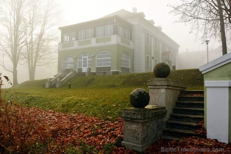 Lai arī šķiet, ka rudens tikai nupat sācies, nepamirkšķināsim ne acu, kad koki būs klāti zeltā! Izbaudi šo gleznaino laiku Alūksnes pusē! 266043