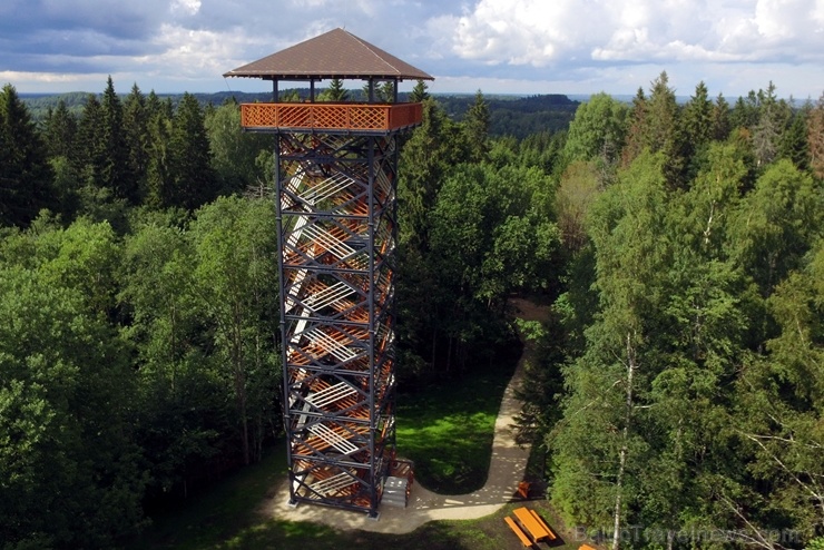 Lai arī šķiet, ka rudens tikai nupat sācies, nepamirkšķināsim ne acu, kad koki būs klāti zeltā! Izbaudi šo gleznaino laiku Alūksnes pusē! 266062