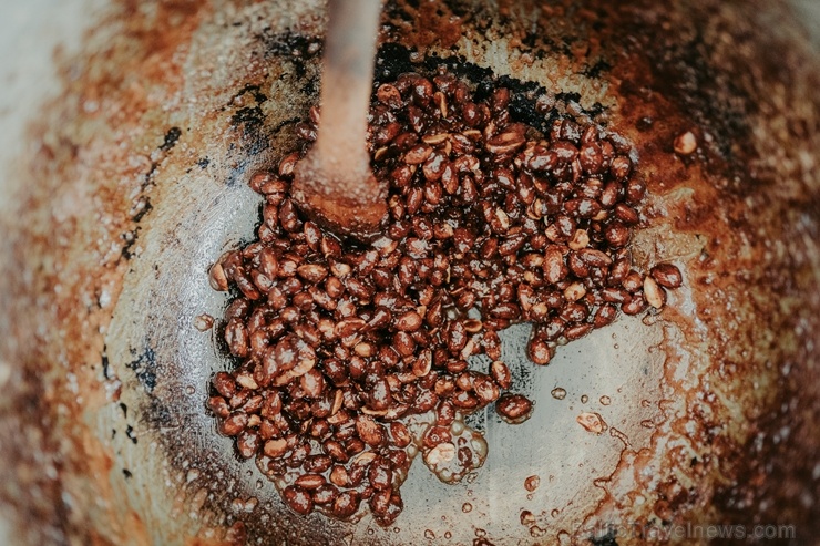 Ar svinībām un gardu mielastu Valmiermuižā atzīmē lielo darbu noslēgšanos, galdā ceļot visu, kas vasarā sarūpēts 266081