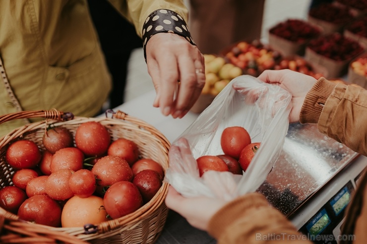 Ar svinībām un gardu mielastu Valmiermuižā atzīmē lielo darbu noslēgšanos, galdā ceļot visu, kas vasarā sarūpēts 266085