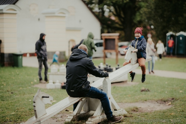 Valmieras pusē ar tirdziņu lustīgi svin Miķeļdienu 266187