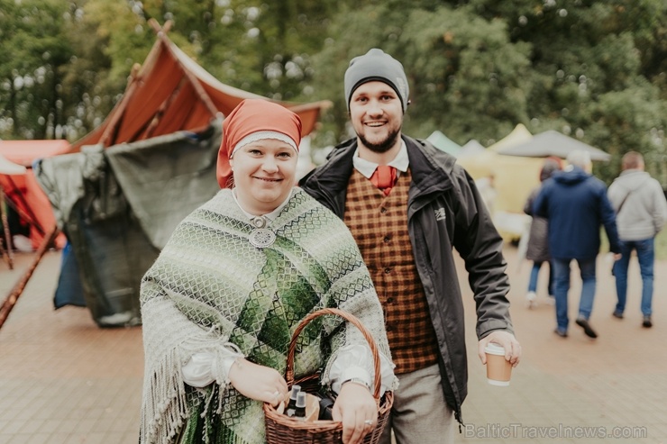 Valmieras pusē ar tirdziņu lustīgi svin Miķeļdienu 266198