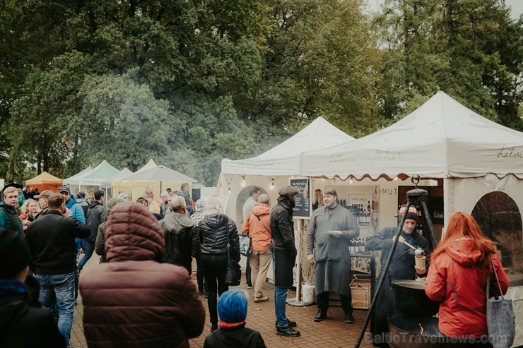 Valmieras pusē ar tirdziņu lustīgi svin Miķeļdienu 266201