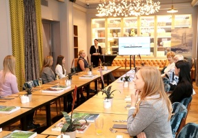 Tūrisma firma «Cruiselines» pie brokastu galda restorānā «Snob» iepazīstina ar  premium klases kruīzu kompāniju «Ponant» 5