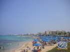 Ja agrāk Kipras iedzīvotāji sauļojās tur pat, kur visi tūristi. Tad šobrīd jau ir izveidojušās konkrētas pludmales, kuras apmeklē kiprieši 16