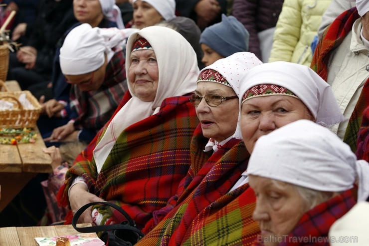 Rēzeknes Miķeļdienas gadatirgus pārsteidz iedzīvotājus un pilsētas viesus ar varenu tirgošanos, mielošanos, muzicēšanu, dejošanu un dižošanos 267358