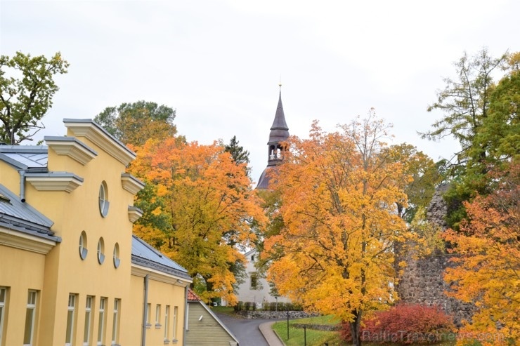 Ceļotājus Valmierā sagaida krāšņs rudens, kas ik dienu arvien vairāk rotā pilsētu 267547