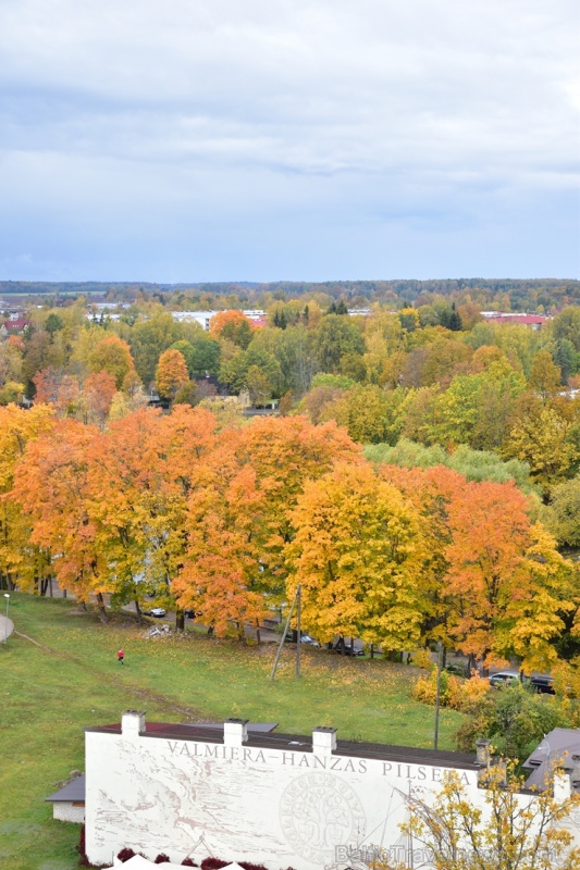 Ceļotājus Valmierā sagaida krāšņs rudens, kas ik dienu arvien vairāk rotā pilsētu 267551