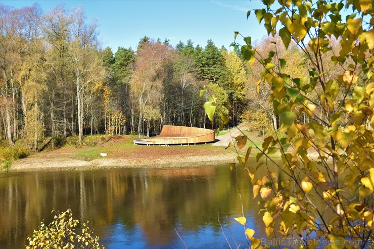 Valmieras pilsēta rotājas rudens zeltā 268459